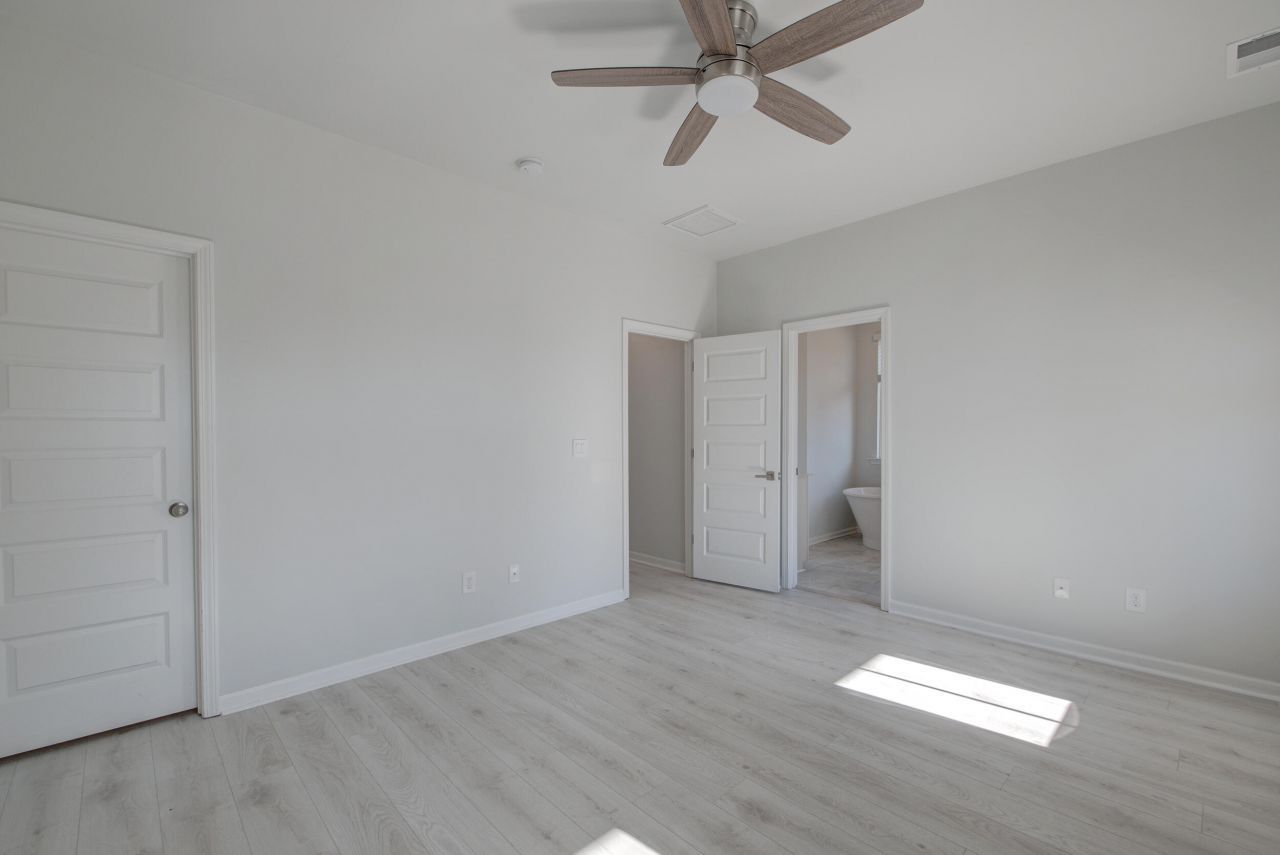 190 Barons Drive Photo 32