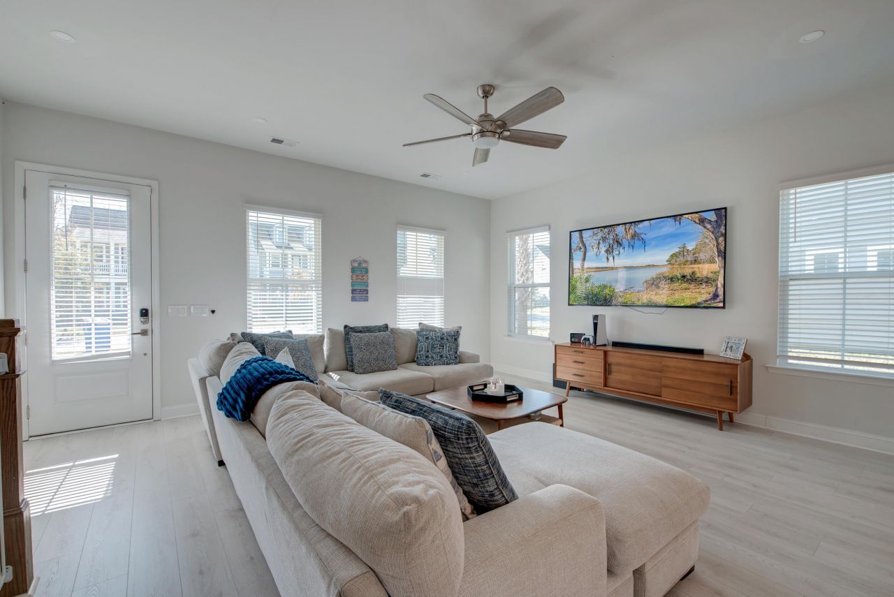 190 Barons Drive Photo 5