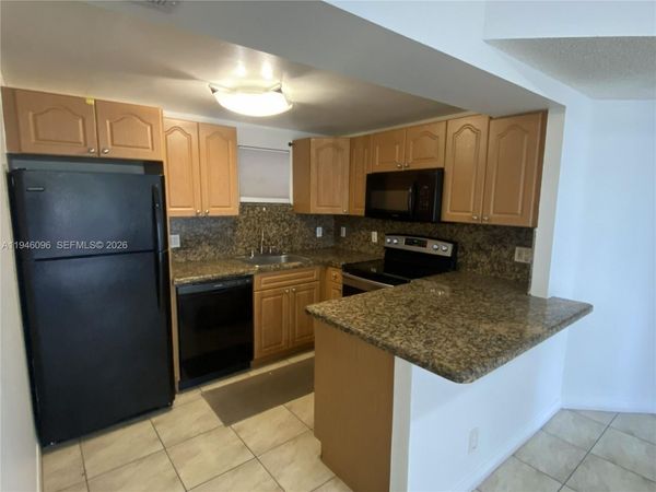 8290 Lake Dr , Unit 533, Doral, FL 33166