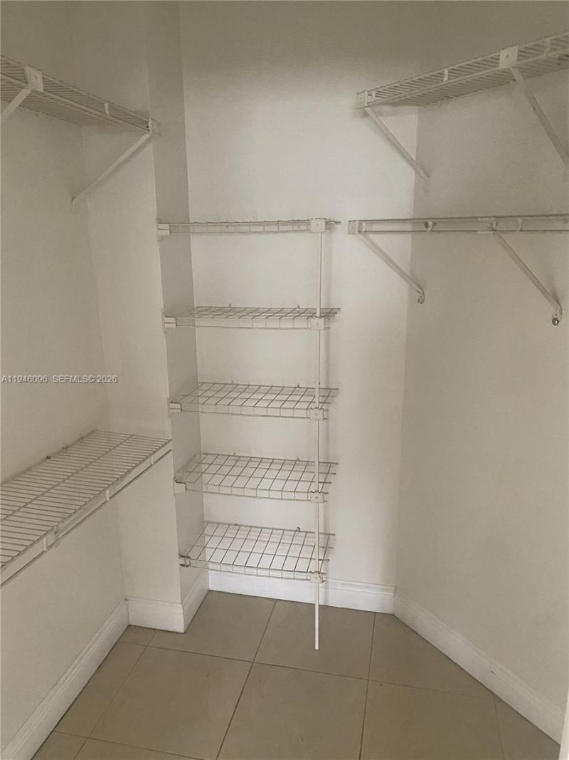 8290 Lake Dr , Unit 533, Doral, FL 33166 Photo