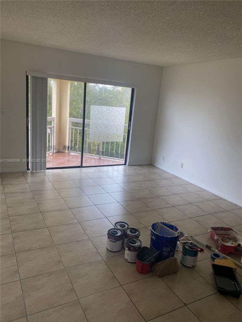 8290 Lake Dr , Unit 533, Doral, FL 33166 Photo