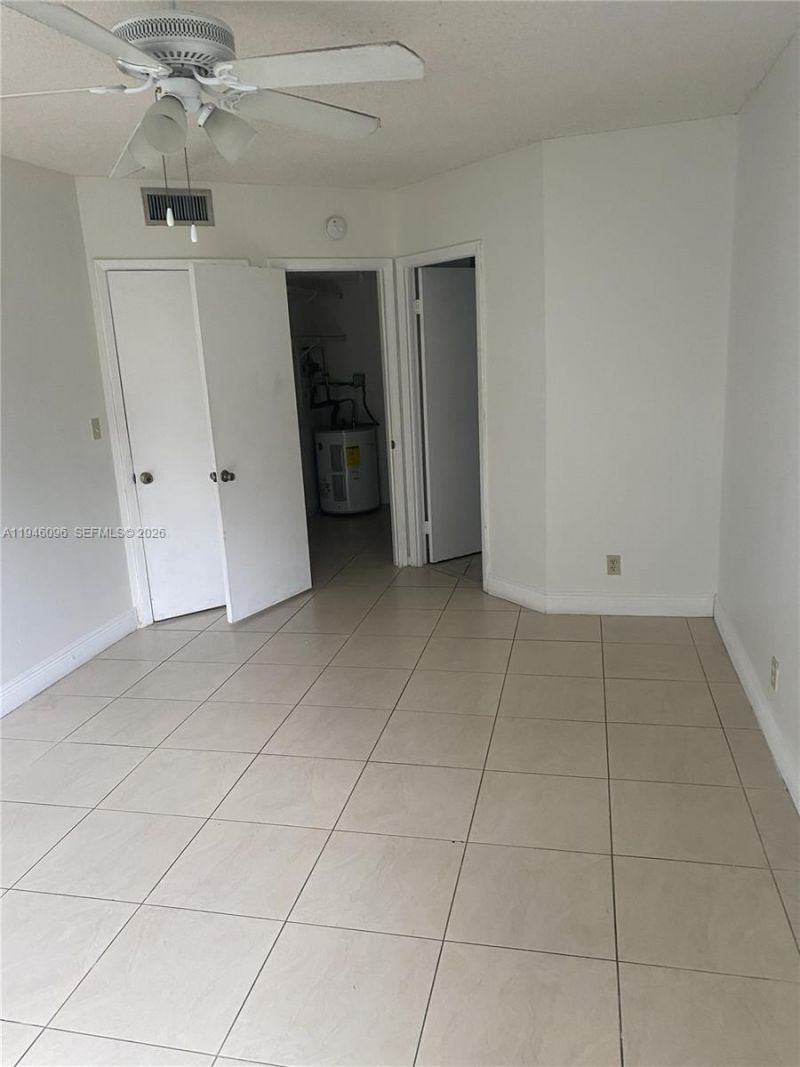 8290 Lake Dr , Unit 533, Doral, FL 33166 Photo