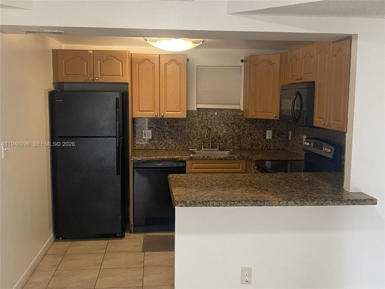 8290 Lake Dr , Unit 533, Doral, FL 33166 Photo