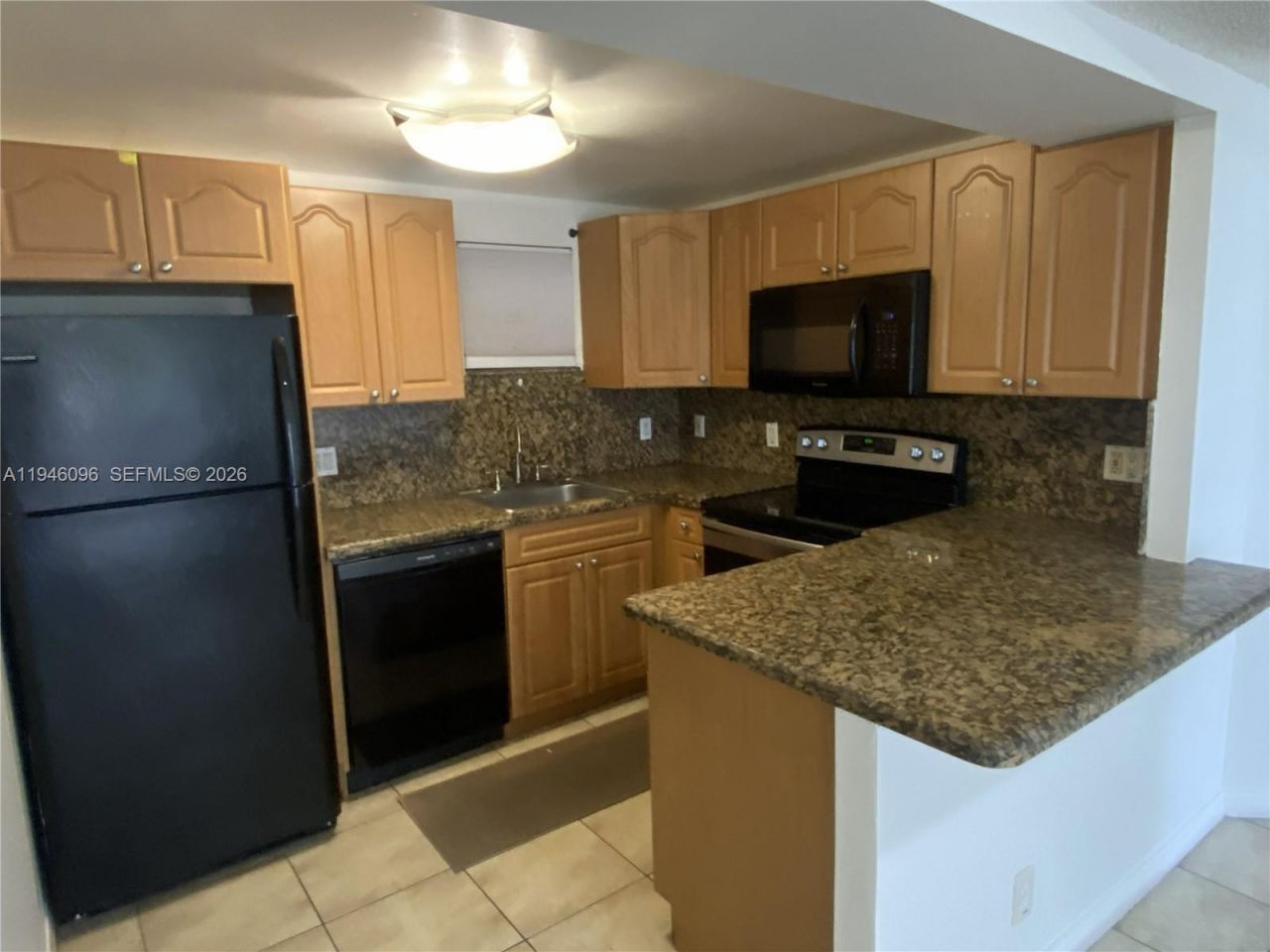 8290 Lake Dr , Unit 533, Doral, FL 33166 Photo