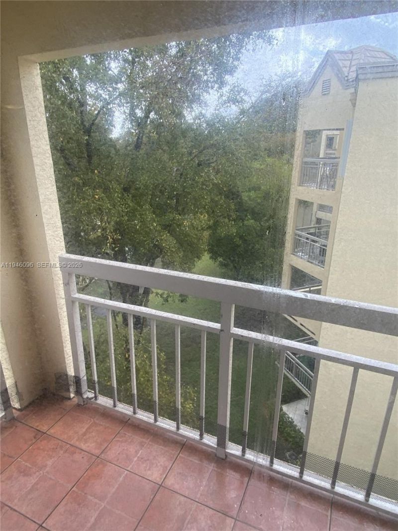 8290 Lake Dr , Unit 533, Doral, FL 33166 Photo