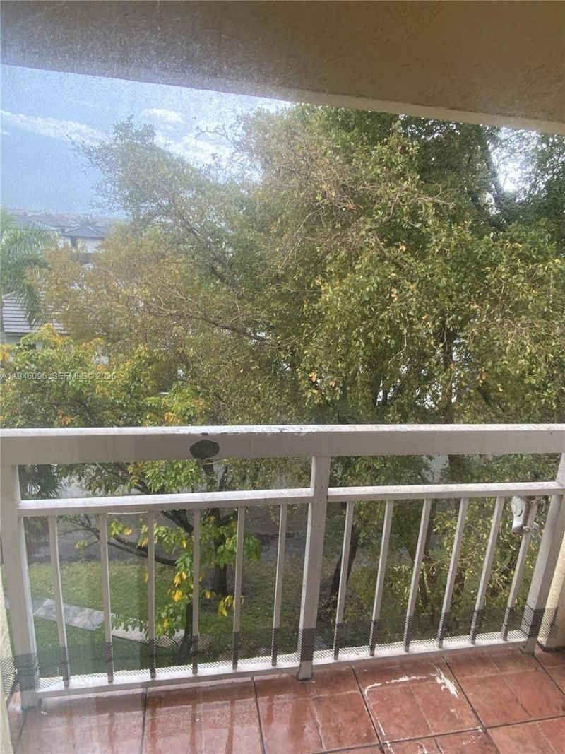 8290 Lake Dr , Unit 533, Doral, FL 33166 Photo