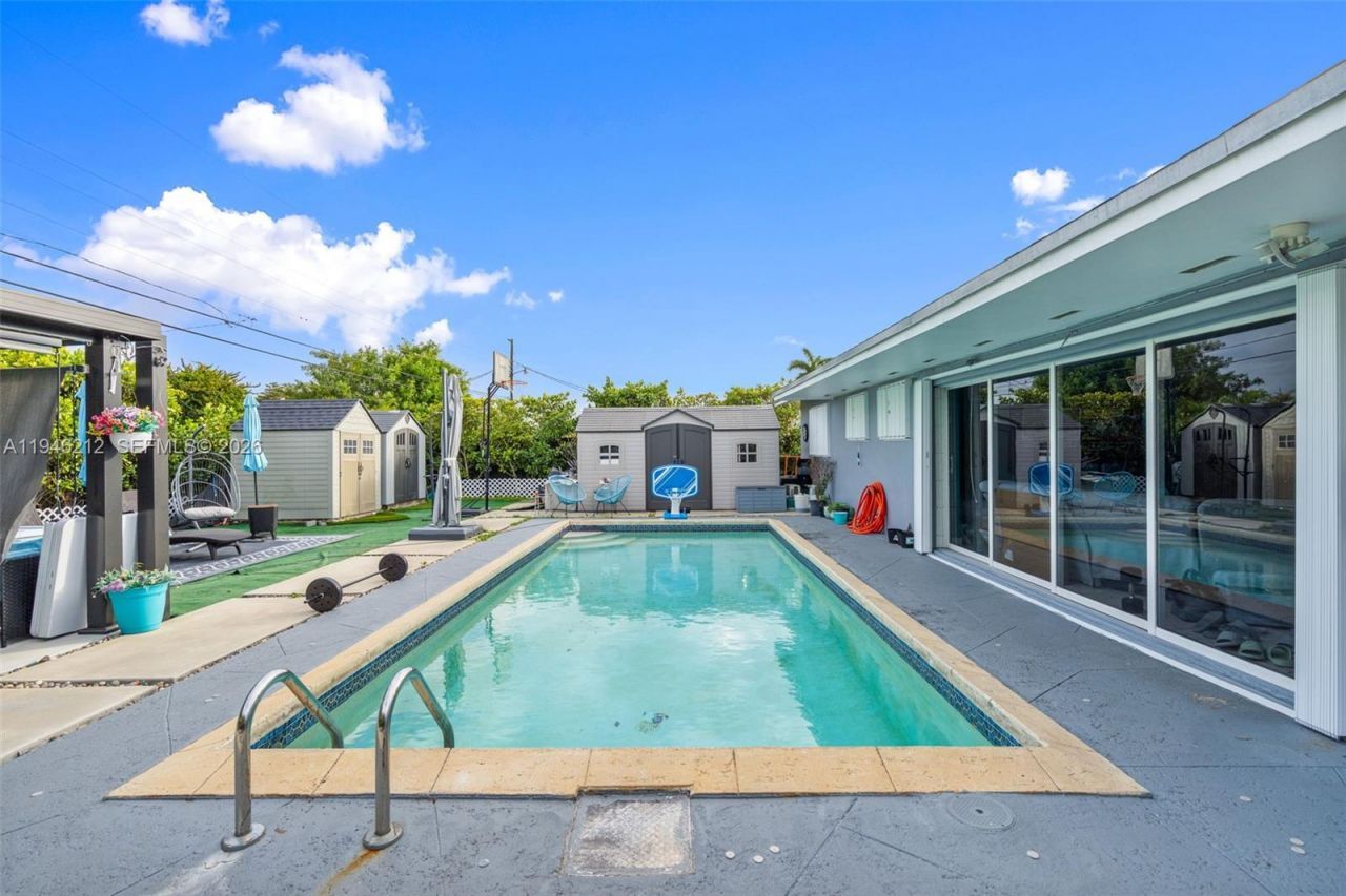 4335 SW 98th Ct, Miami, FL 33165 Photo