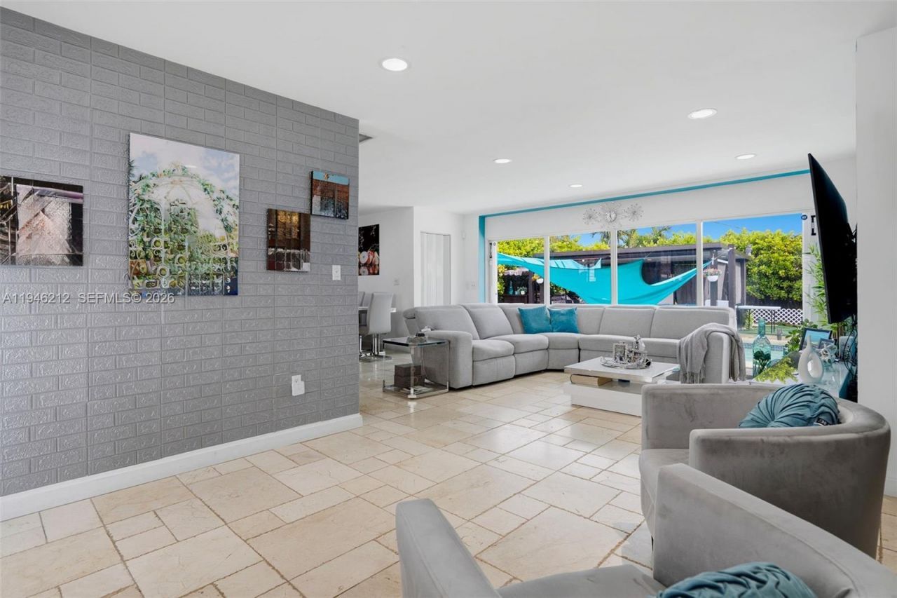 4335 SW 98th Ct, Miami, FL 33165 Photo