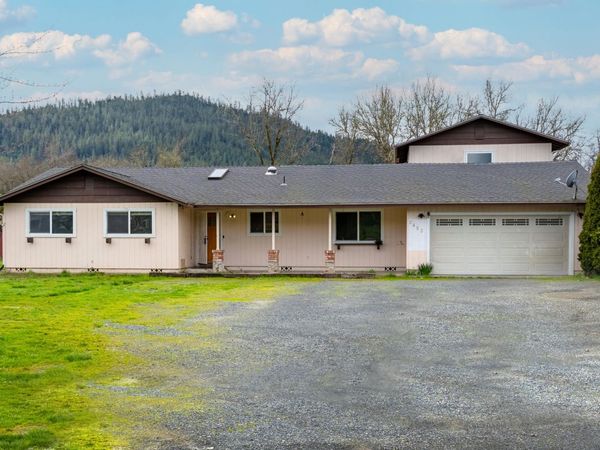 2453 Stringer Gap Road, Grants Pass, OR 97527