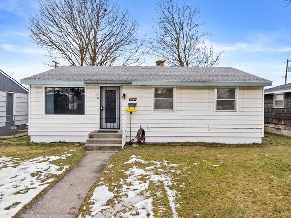 813 E Decatur Ave, Spokane, WA 99208