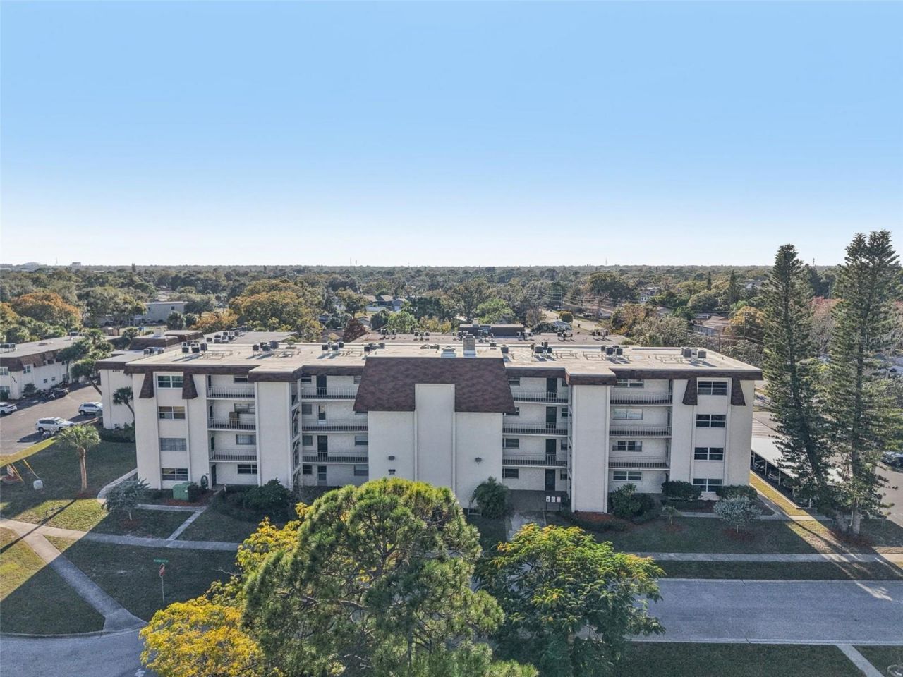 209 NE Lincoln Circle N, Unit 309, Saint Petersburg, FL 33702 Main Photo