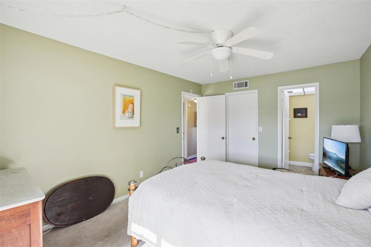 209 NE Lincoln Circle N, Unit 309, Saint Petersburg, FL 33702 Photo