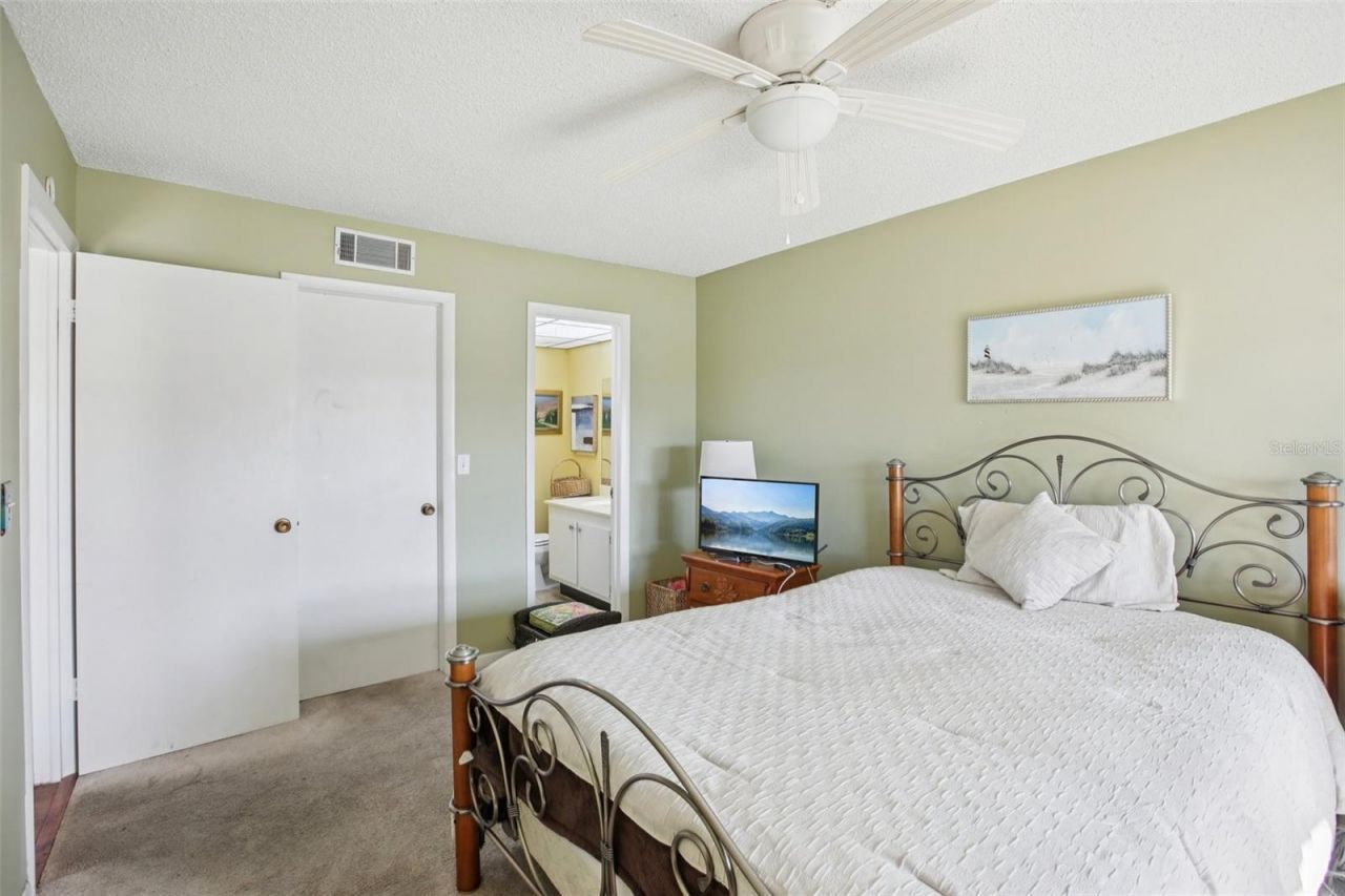 209 NE Lincoln Circle N, Unit 309, Saint Petersburg, FL 33702 Photo