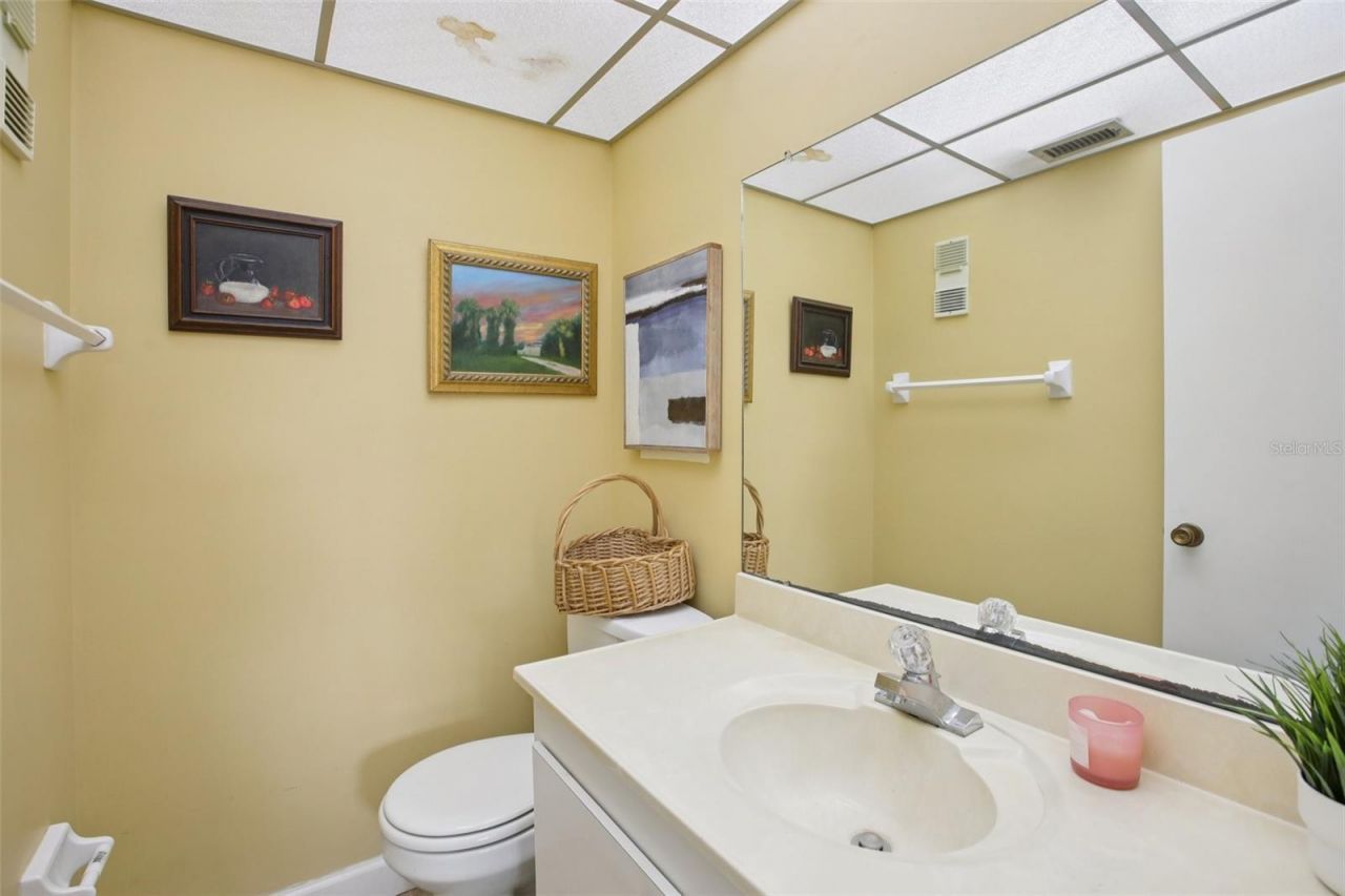 209 NE Lincoln Circle N, Unit 309, Saint Petersburg, FL 33702 Photo