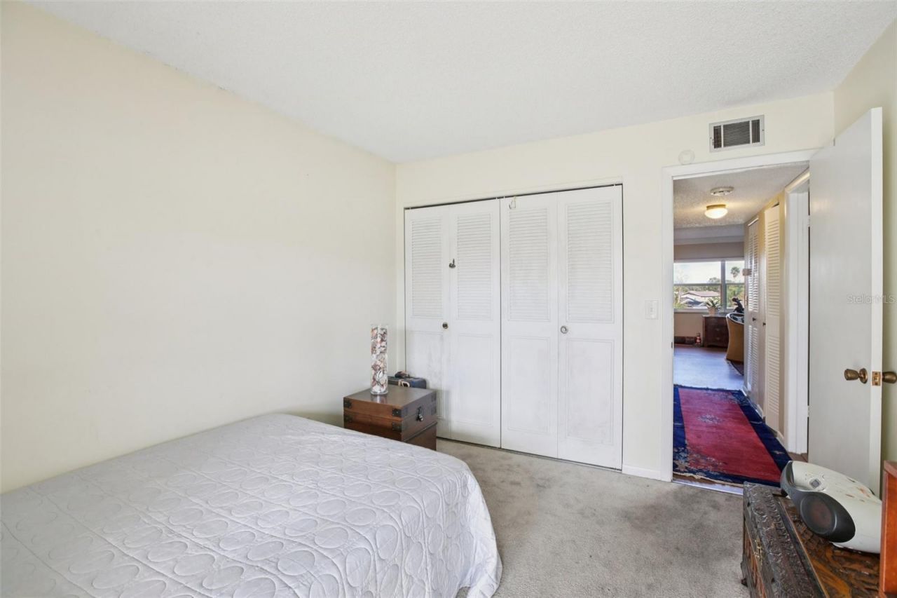 209 NE Lincoln Circle N, Unit 309, Saint Petersburg, FL 33702 Photo