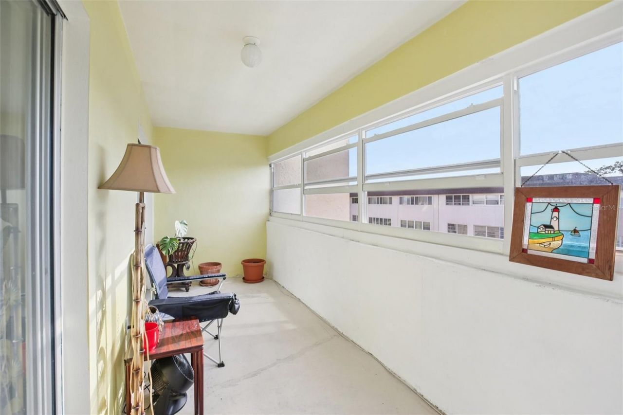209 NE Lincoln Circle N, Unit 309, Saint Petersburg, FL 33702 Photo