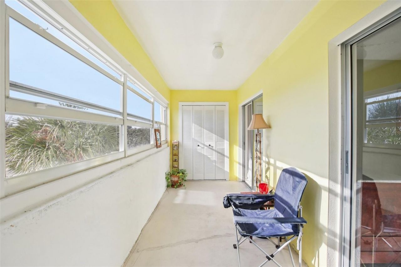 209 NE Lincoln Circle N, Unit 309, Saint Petersburg, FL 33702 Photo