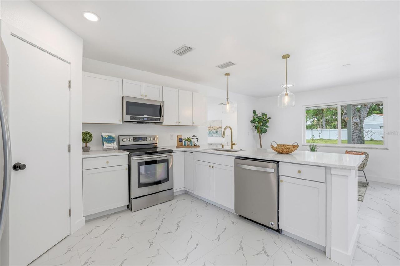 4095 Locust Street Ne, Saint Petersburg, FL 33703 Photo