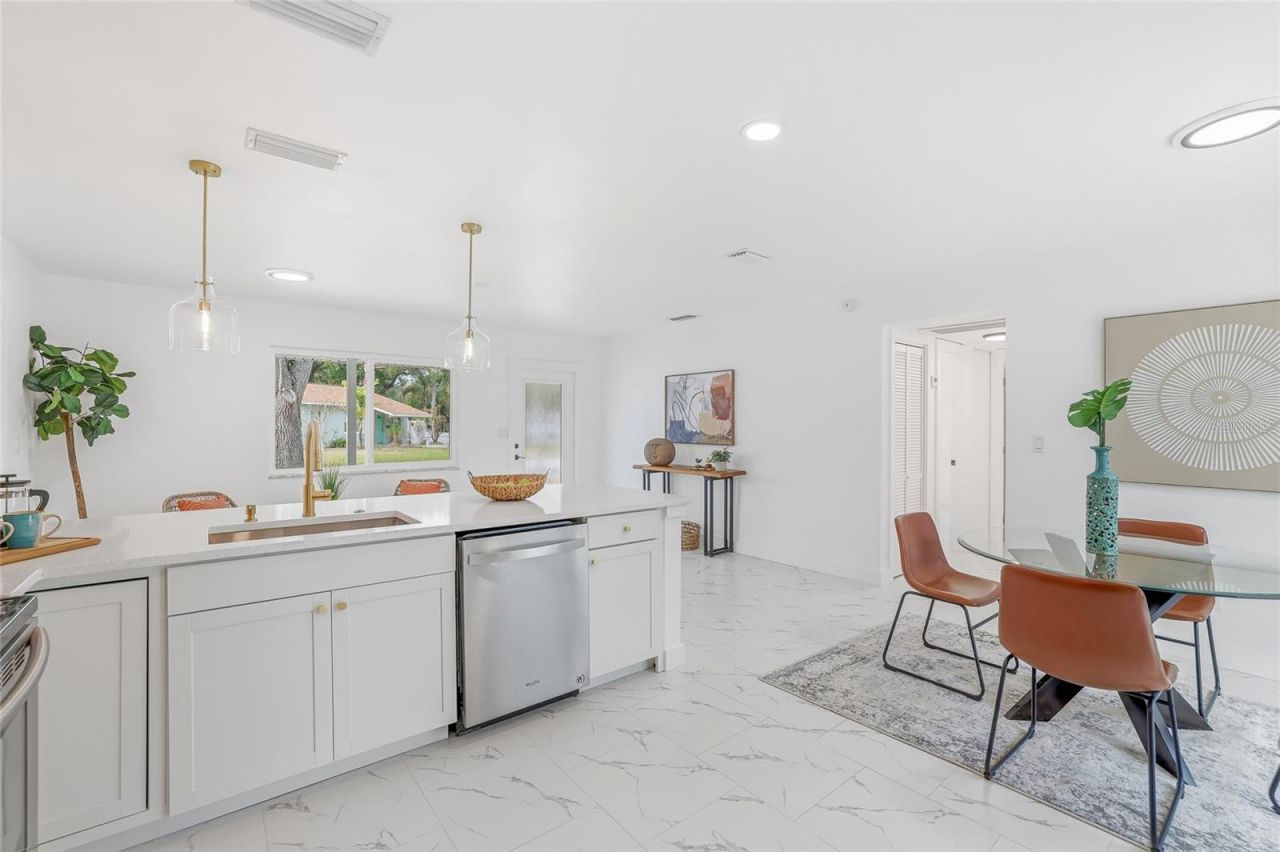 4095 Locust Street Ne, Saint Petersburg, FL 33703 Photo