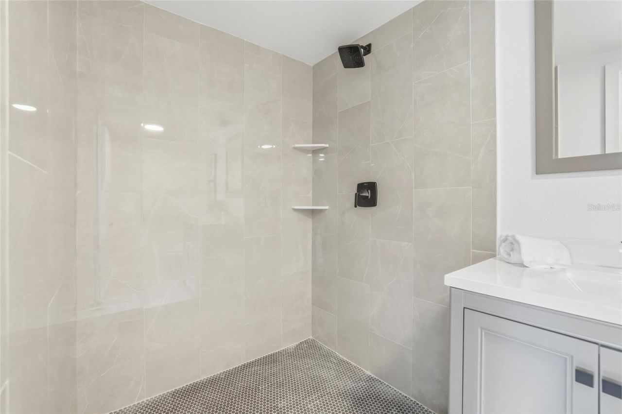 4095 Locust Street Ne, Saint Petersburg, FL 33703 Photo