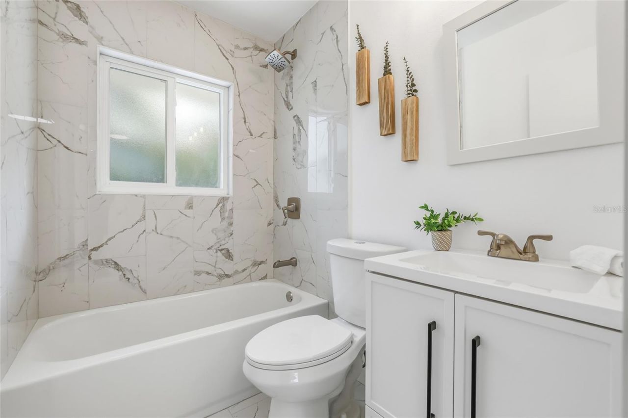 4095 Locust Street Ne, Saint Petersburg, FL 33703 Photo