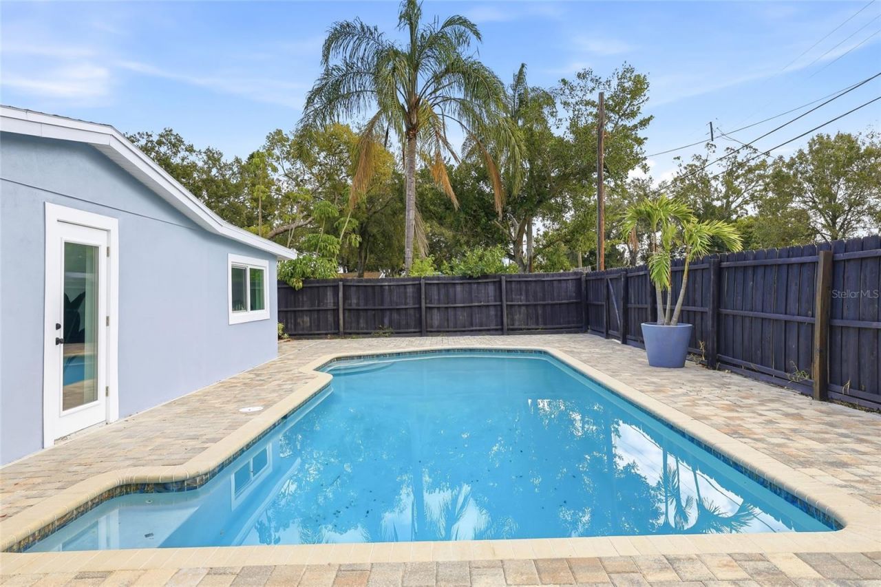 4095 Locust Street Ne, Saint Petersburg, FL 33703 Photo