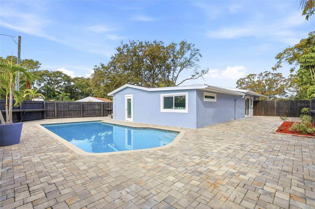 4095 Locust Street Ne, Saint Petersburg, FL 33703 Photo