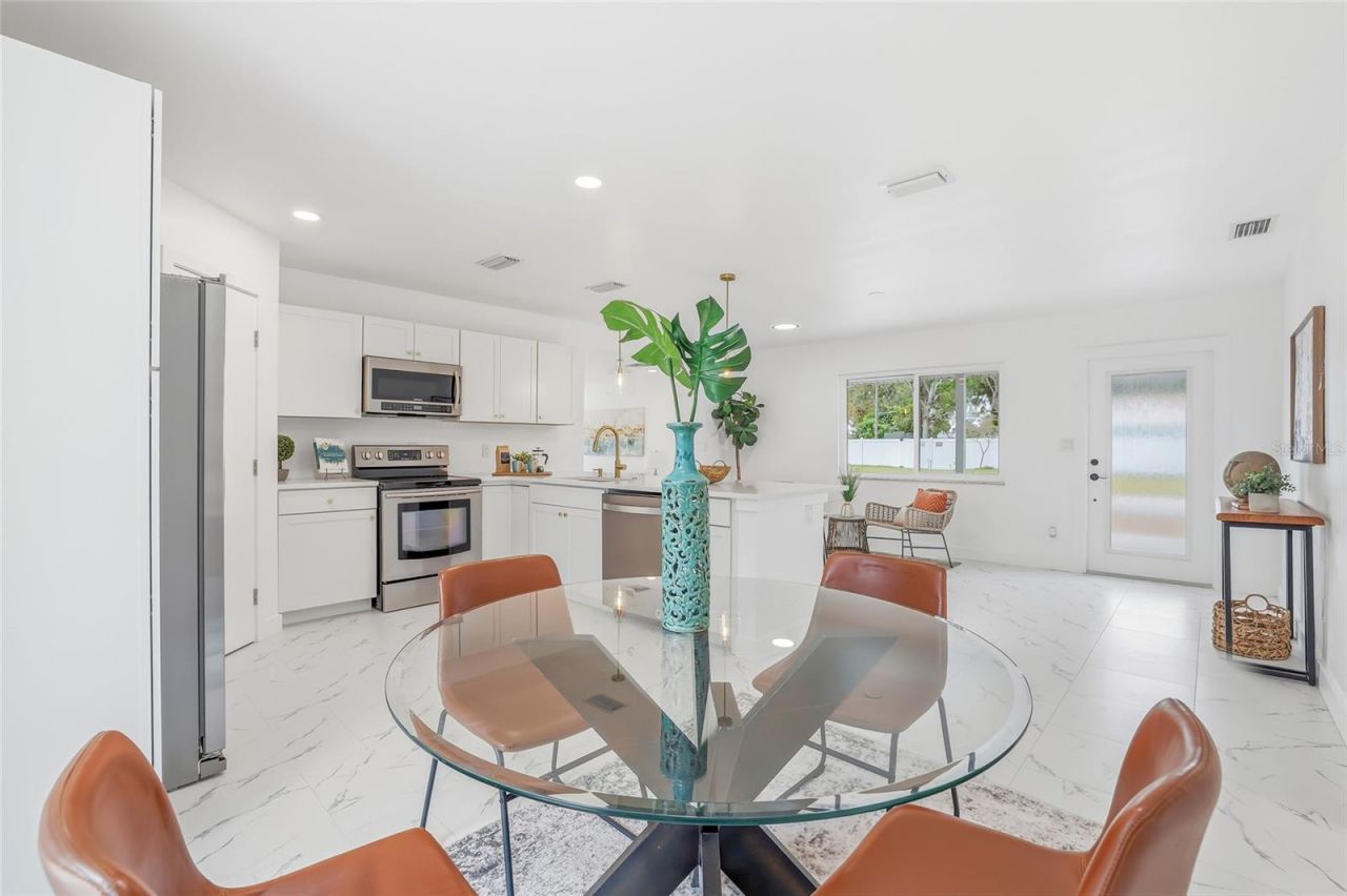 4095 Locust Street Ne, Saint Petersburg, FL 33703 Photo