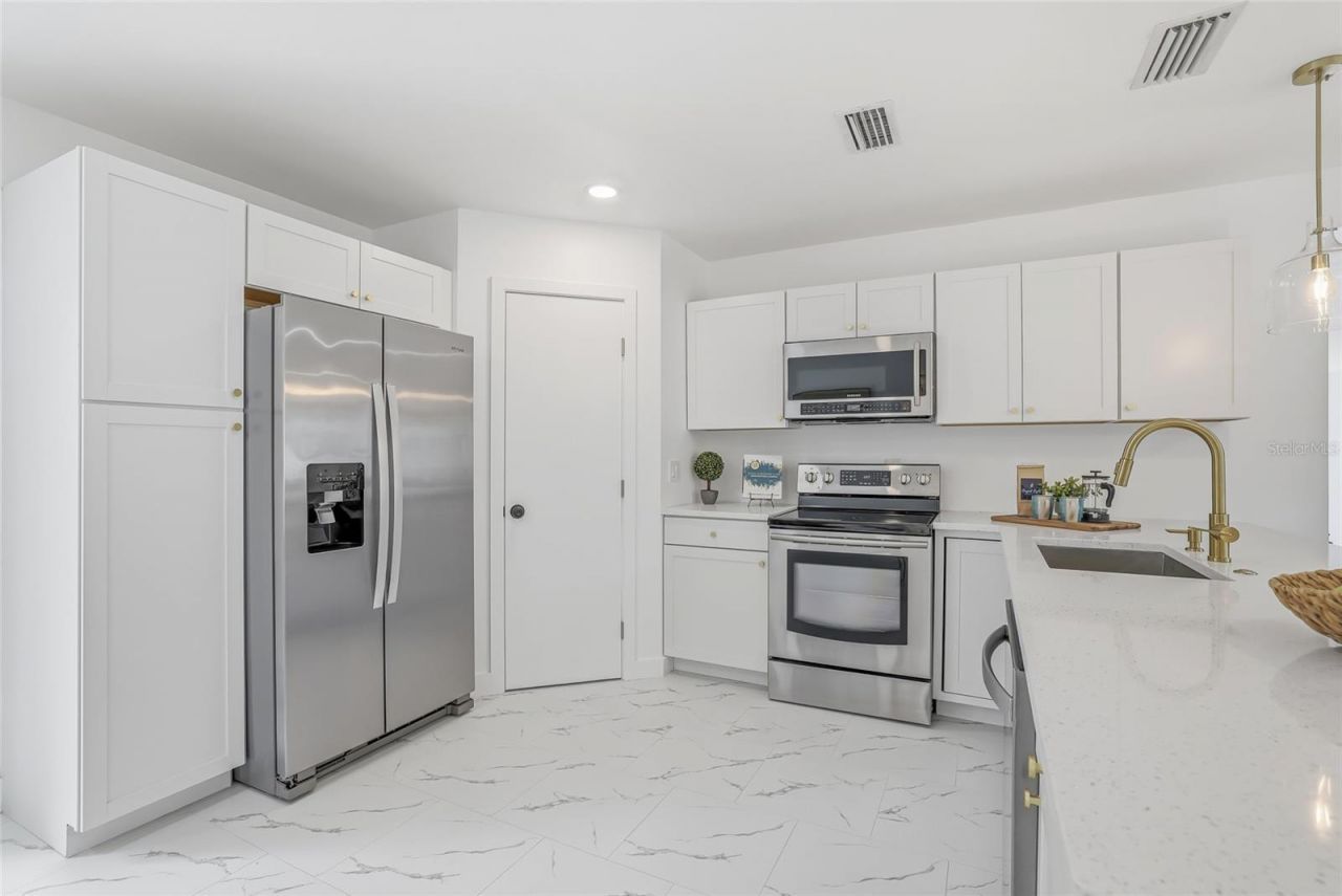 4095 Locust Street Ne, Saint Petersburg, FL 33703 Photo