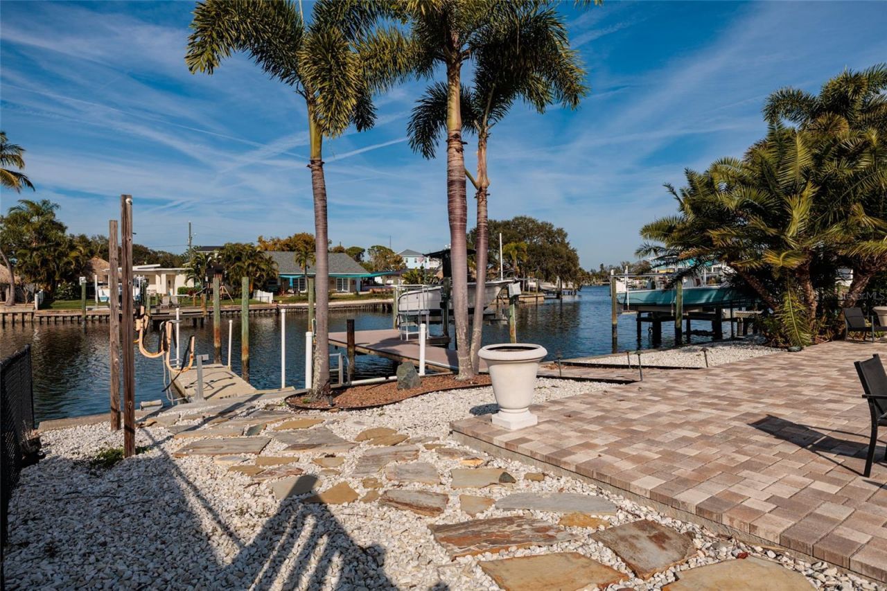 115 87th Avenue N, Saint Petersburg, FL 33702 Photo