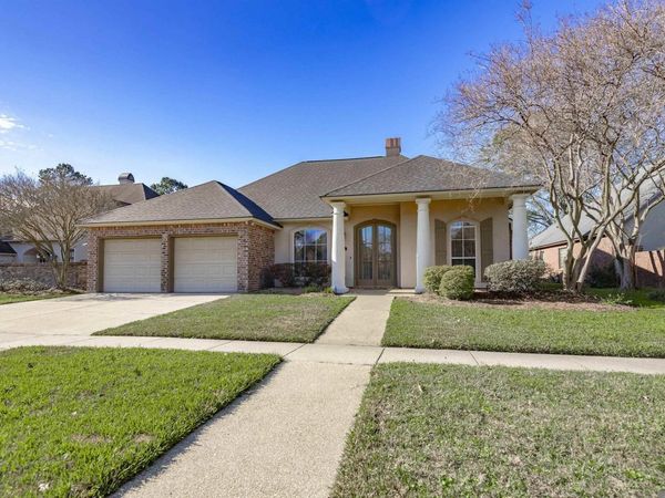 825 Wordsworth Dr, Baton Rouge, LA 70810