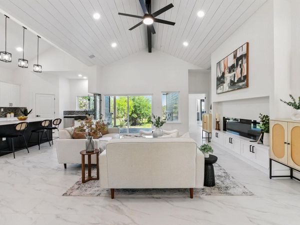 418 Bedford DR, Spicewood, TX 78669