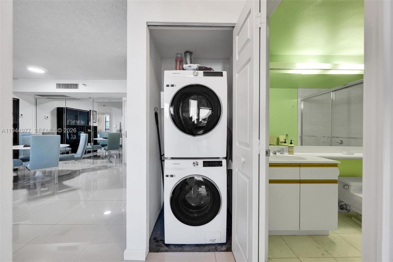 3530 Mystic Pointe Dr , Unit 303, Aventura, FL 33180 Photo