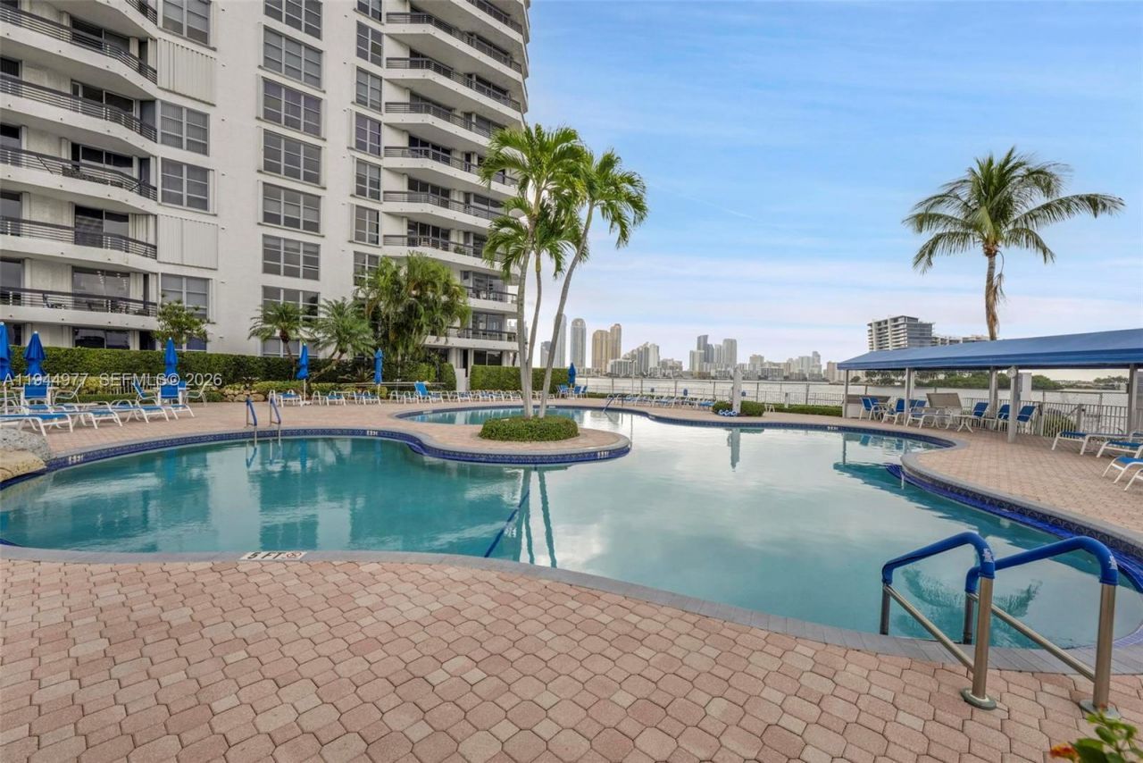 3530 Mystic Pointe Dr , Unit 303, Aventura, FL 33180 Photo
