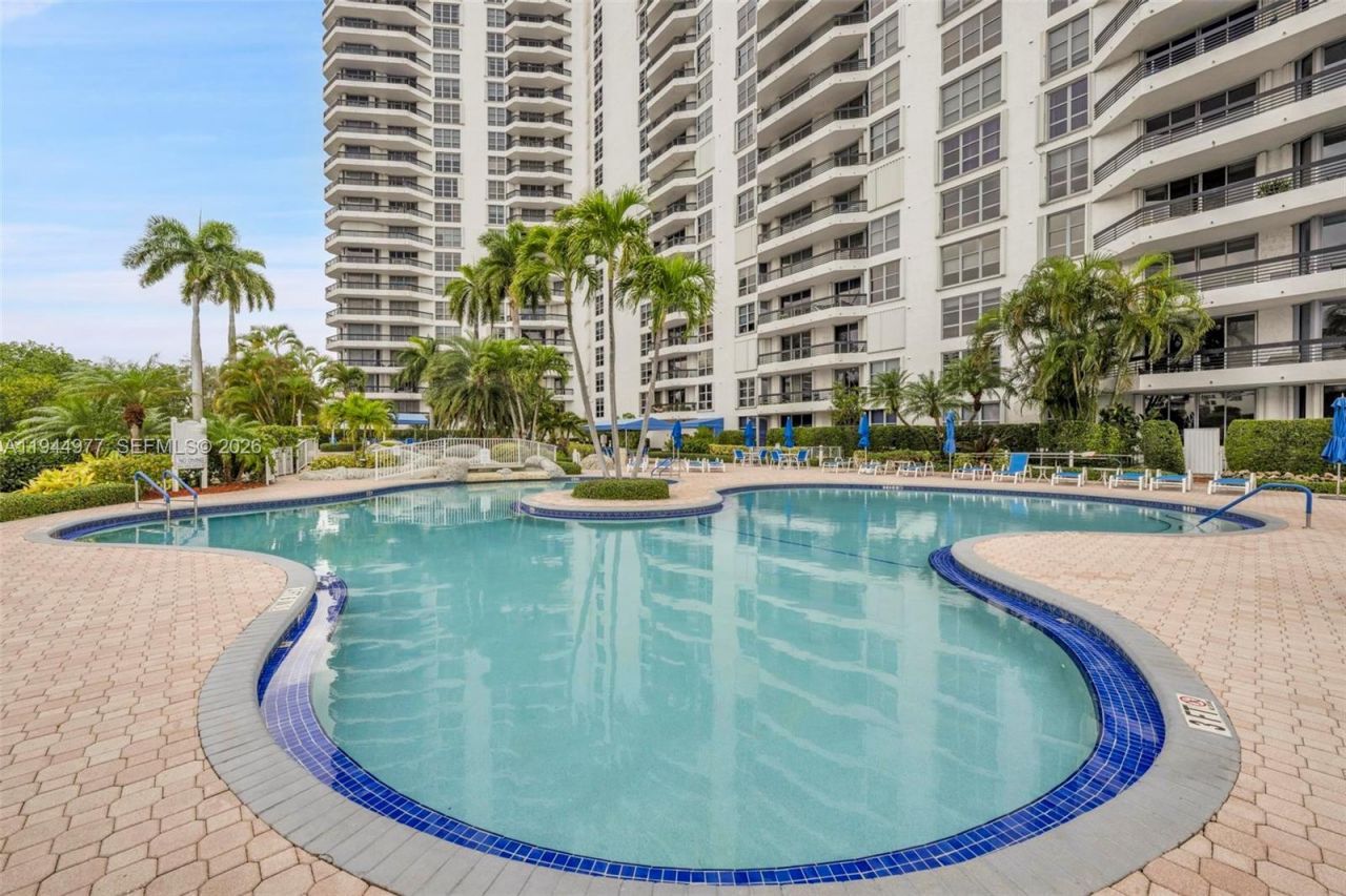 3530 Mystic Pointe Dr , Unit 303, Aventura, FL 33180 Photo