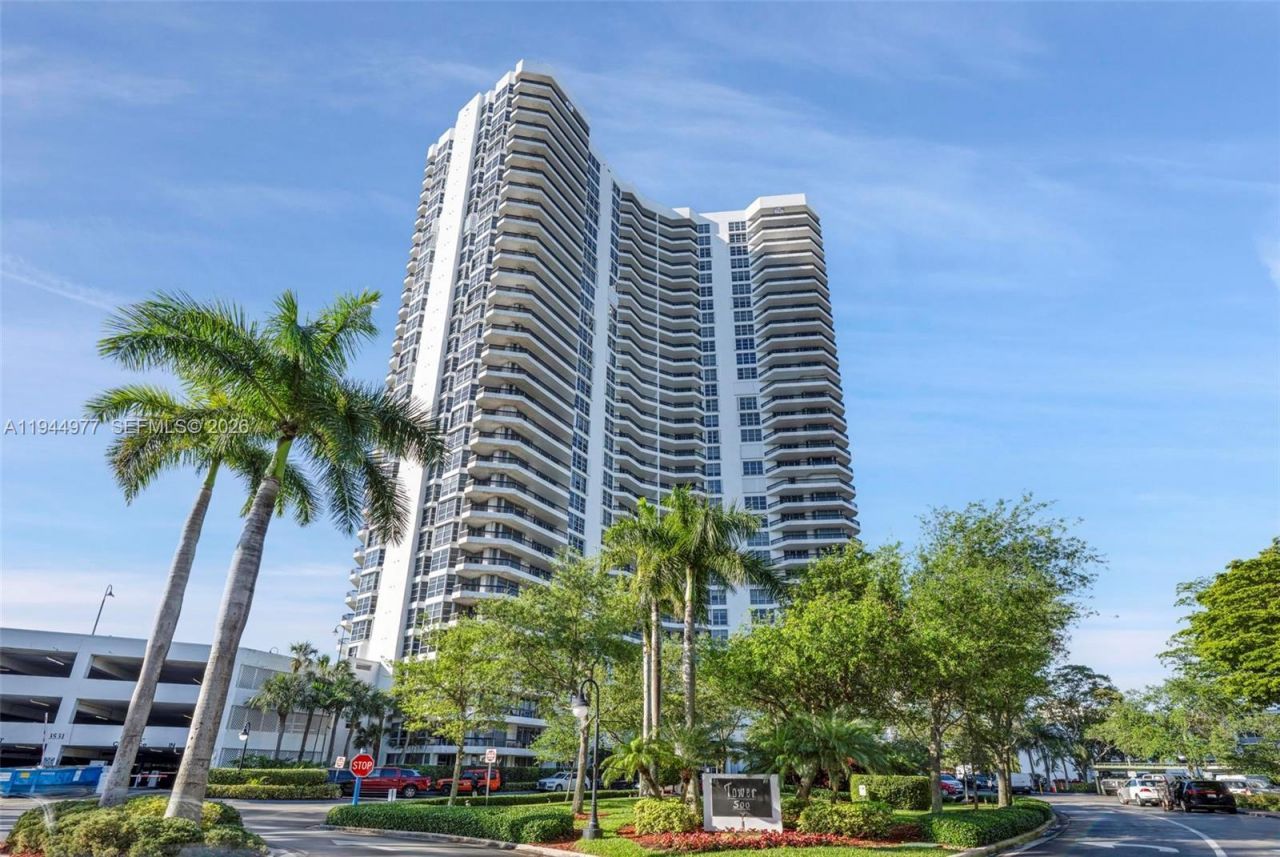 3530 Mystic Pointe Dr , Unit 303, Aventura, FL 33180 Photo