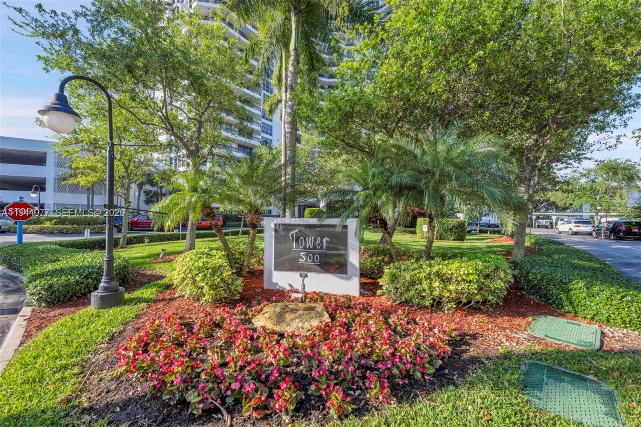 3530 Mystic Pointe Dr , Unit 303, Aventura, FL 33180 Photo