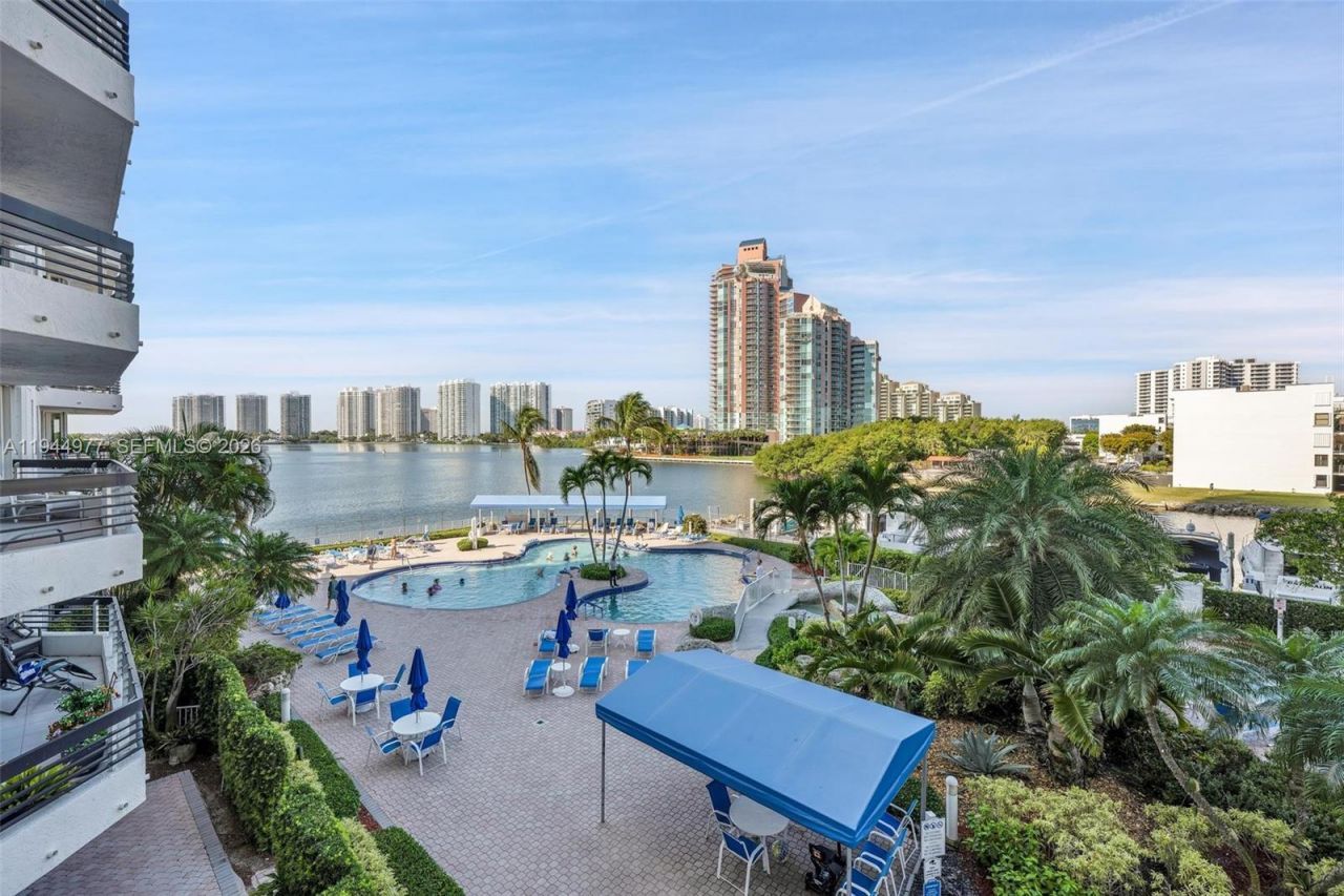 3530 Mystic Pointe Dr , Unit 303, Aventura, FL 33180 Photo