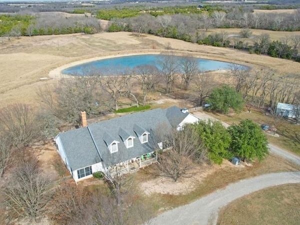 1044 County Road 3230, Windom, TX 75492