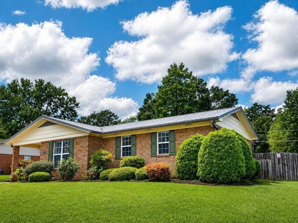 2049 Oakhurst Drive, Grenada, MS 38901