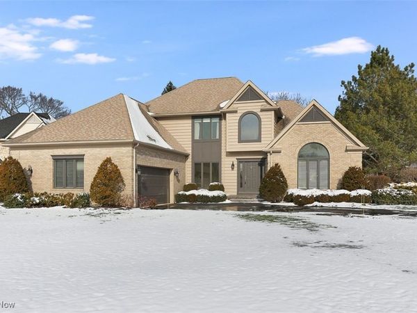 196 Chisholm Court, Aurora, OH 44202