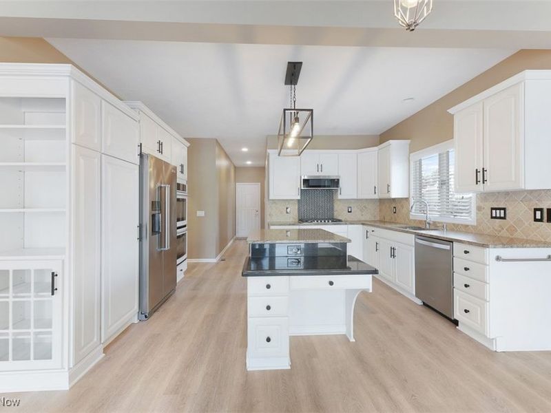 196 Chisholm Court, Aurora, OH 44202 Photo 6