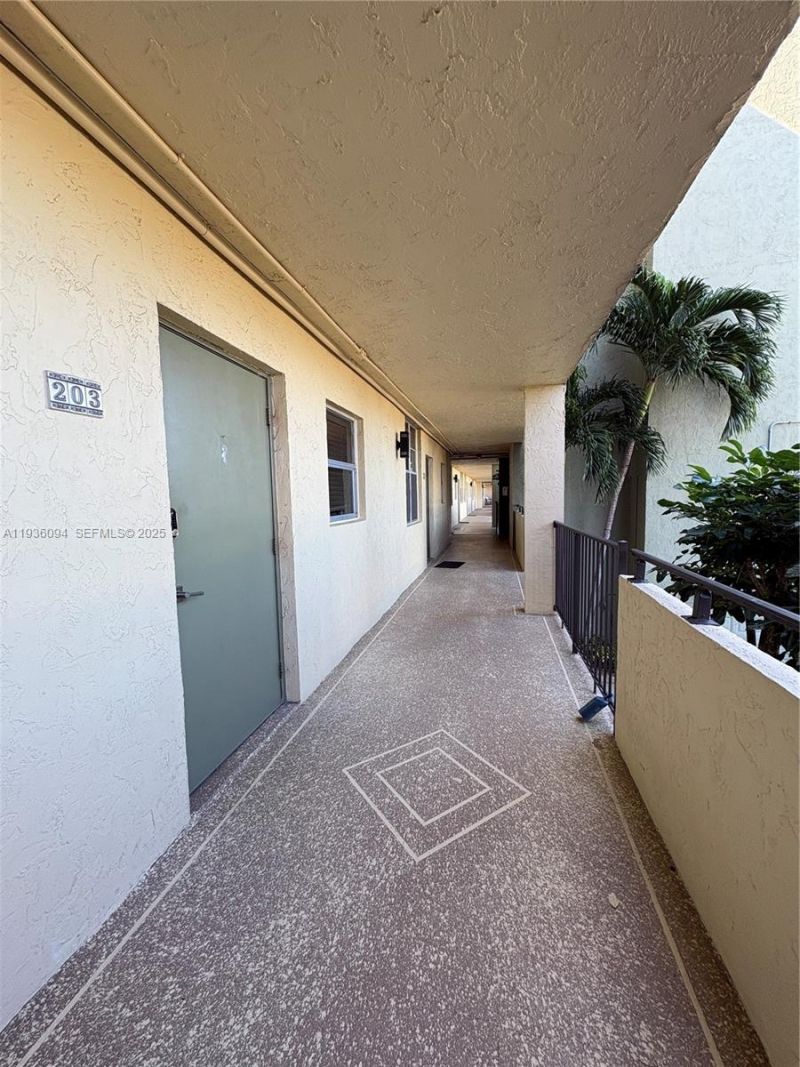 2400 NE 10th St , Unit 203, Pompano Beach, FL 33062 Photo