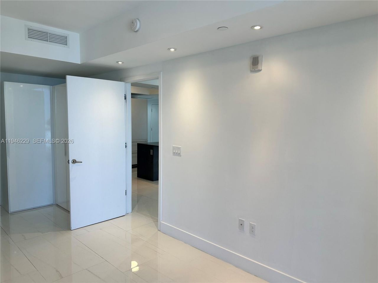 1010 Brickell Ave, Unit 3809, Miami, FL 33131 Photo