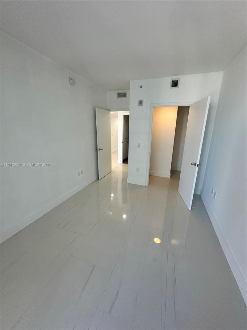 1010 Brickell Ave, Unit 3809, Miami, FL 33131 Photo
