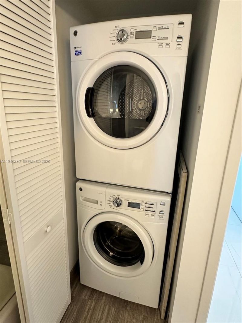 1010 Brickell Ave, Unit 3809, Miami, FL 33131 Photo