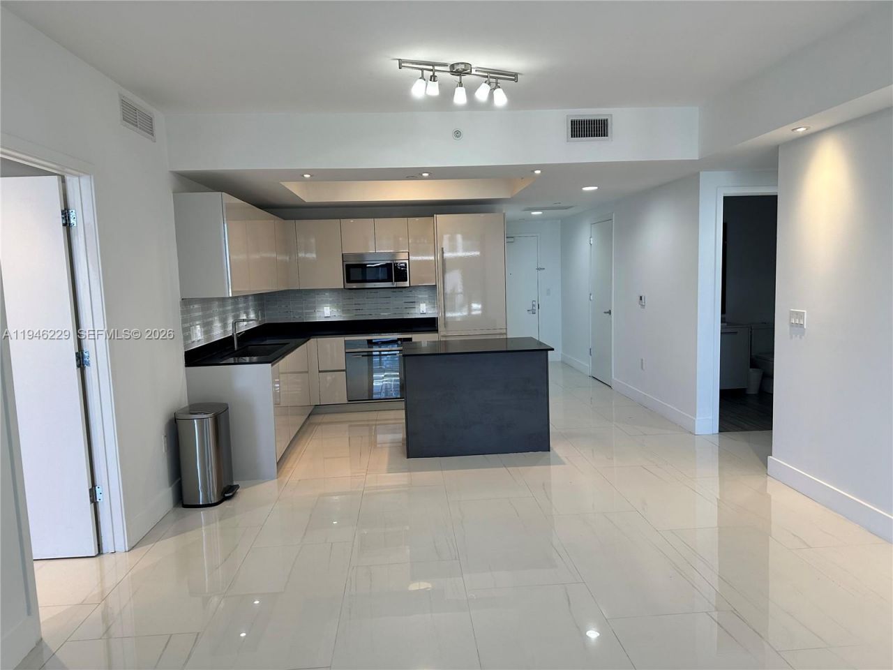 1010 Brickell Ave, Unit 3809, Miami, FL 33131 Photo