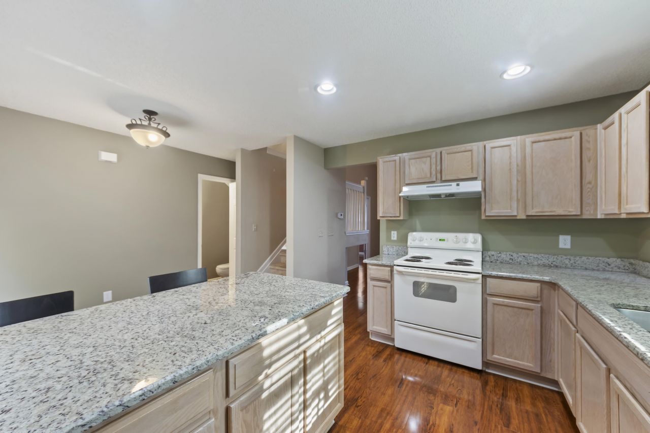 8038 Shadow Oak Drive Photo 12