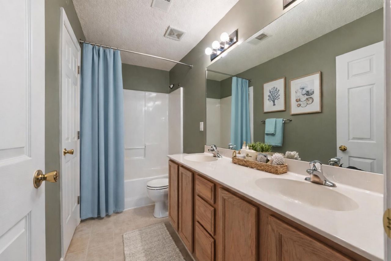 8038 Shadow Oak Drive Photo 16