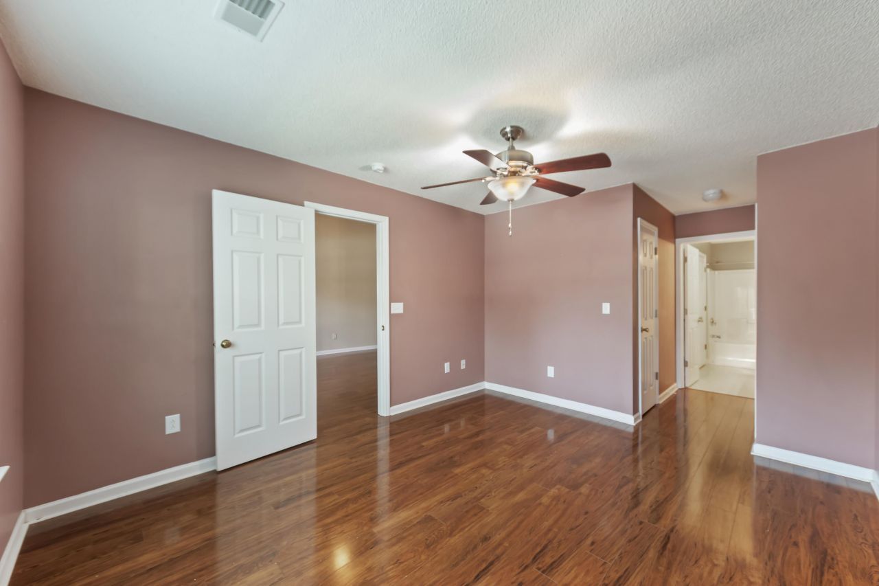 8038 Shadow Oak Drive Photo 17